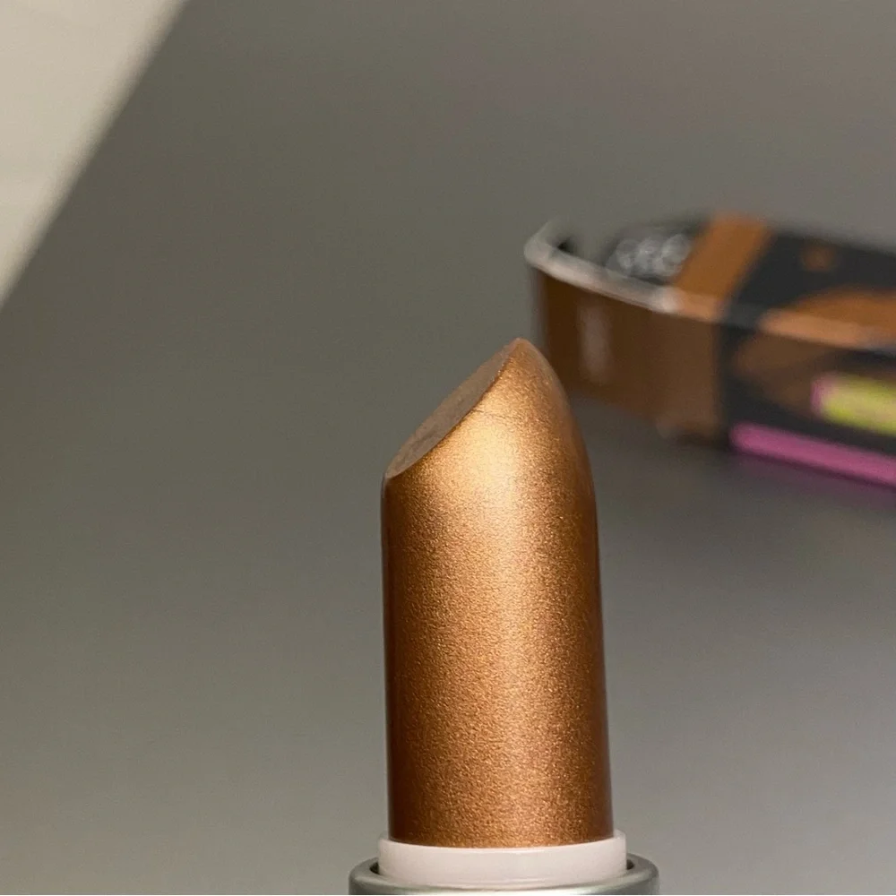 MAC Bringbacks “Chintz” Lipstick - Picture 4 of 6